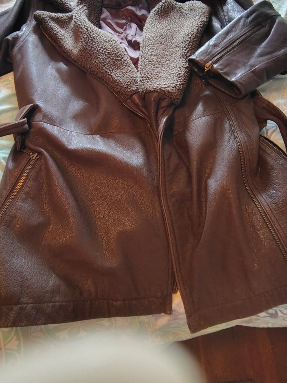 Vintage LNR thick leather women's jacket with wool collar. Med.